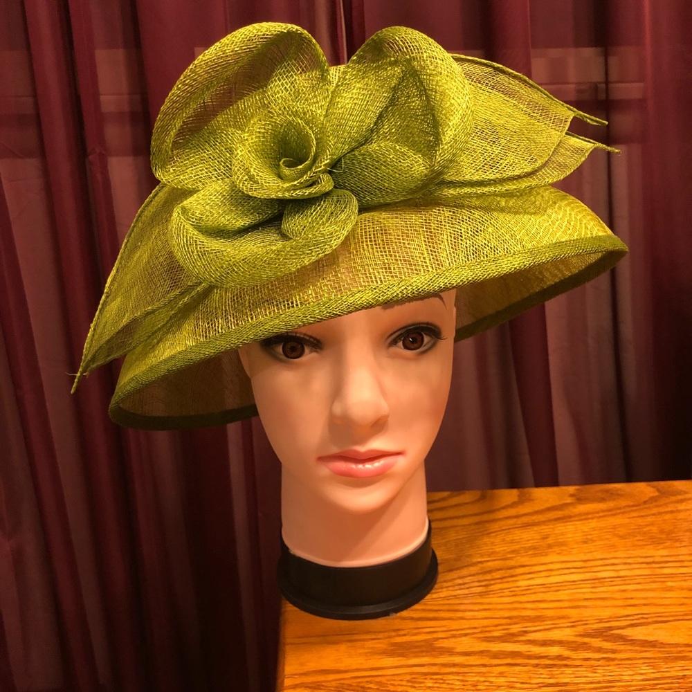 Green Straw Hat Gem